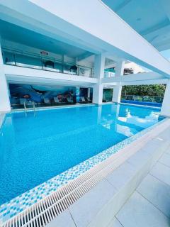 luxurious three bedroom apartment with heated swimming pool fully equipped ample parking space and relaxing rooftop with amazing city views - 4