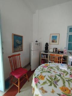 Sunny apartment next to the Acropolis - 8