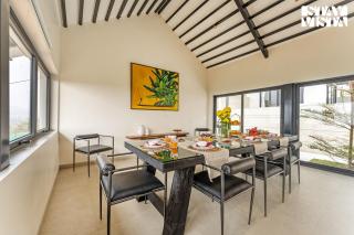 StayVista at Ekan with Sea views, Pool, WiFi - Alībāg - 5