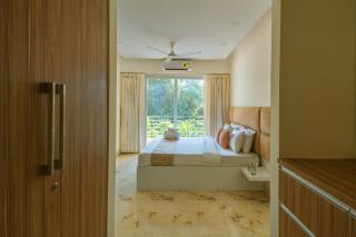 Alaya Stays Luxfort 2 BHK with Pool & Balconies - Candolim - 4