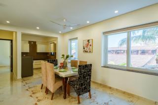 Alaya Stays Luxfort 2 BHK with Pool & Balconies - Candolim - 6