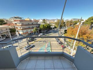 Sunny Home Private Jacuzzi Hydromassage, Fireplace, Acropolis & Lycabettus View, Underground Parking, 300m Metro Peristeri - Atene - 7