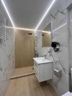 Dionysos Suite Korai - 0