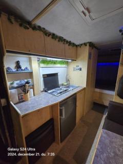 Autocaravan,camper,campervan,motorhome,not driveable,only habitable - Los Cristianos - 3