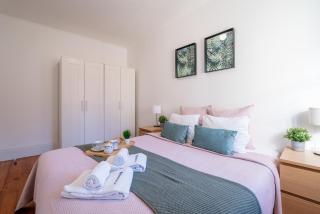 Host Wise - Spacious Comfortable Apartment - Balcony - 2