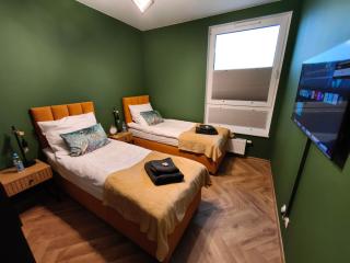 W Centrum Luksusowy Apartament, Duży Parking, Zameldowanie 24h, FV, Ekspres, XBOX, Klimatyzacja, Dwie Sypialnie, Kuchnia i Salon, Samo centrum miasta, - 5