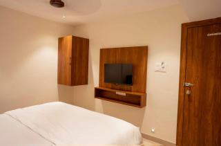 Majestic Inn - Pune - 1