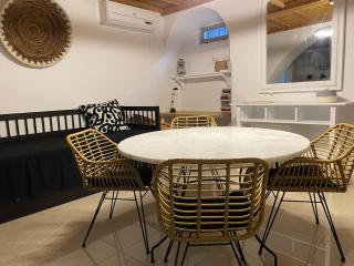 KERYLOS , au cœur de Parikia, avec jardin - 6