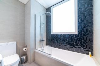 Luxurious 1-BR with Balcony & Views Business Bay - 1