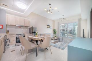 Elegant 1BR with Balcony & Views in Business Bay - 7