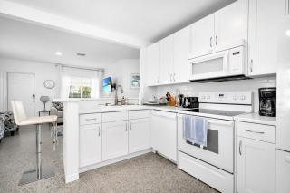 Renovated 2BR Home - Hot Tub, Gym & Beach Nearby - West Palm Beach - 7