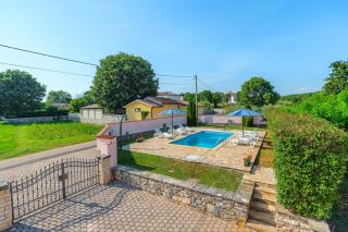 Holiday House Legovich with Private Pool - Muntrilj - 6