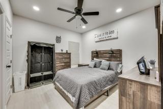 4 Mi to Dtwn Modern Apartment in Edinburg! - Edinburg - 1