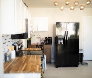 Blue Corner Luxe, Timeless Charm Near Downtown - 3