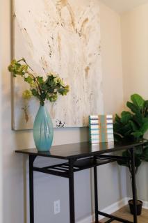 Blue Corner Luxe, Timeless Charm Near Downtown - 1