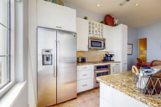 Diamond Beach Resort Seawall Stunner - Galveston - 2