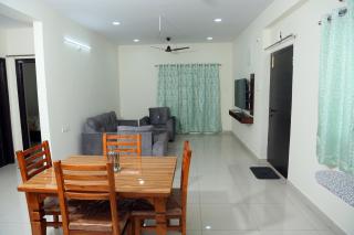 MEE Homes Family Friendly 2BHK w Fast Wi-Fi & Kitchen Madhapur - 0