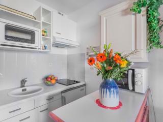Apartment Les Canoubiers III by Interhome - La Londe-les-Maures - 1