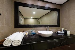 Spacious 2BR with Stunning River View HeartofBKK - - 3