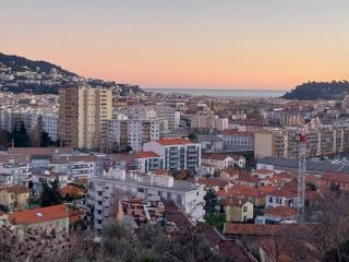 Appartement 4 pièces avec vue mer et stationnement privé à Nice - Nice - 1