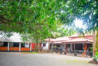 JC'S White House - Habarana - 6