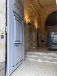 Elegant Apartment-Historic Residence in City Center, Quiet with Parking - Amiens - 3