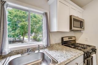 Cozy Glens Falls Getaway Less Than 1 Mi to Downtown - Glens Falls - 3