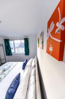 Huge 5 Bedroom Home - Great for Contractors - Pallion - 1