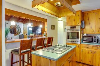 Woodsy Cabin on Strawberry Creek - Steps to Town! - Idyllwild - 2