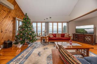 Sebago Lake Retreat - Sleeps 10 - Lakefront Views - Standish - 0