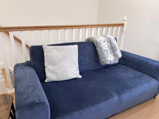 Beautiful 1 BED Serviced APARTMENT COBHAM Town Centre - 1