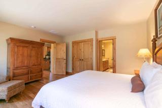 Fairway Drive 13151 by East West Hospitality - 4