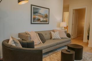 Sage Suite at ArnoTriplex! Hot Tub and Pet Friendly! - Albuquerque - 2