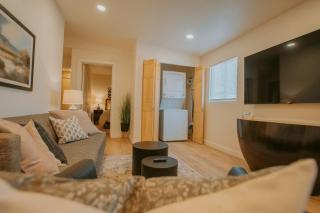 Sage Suite at ArnoTriplex! Hot Tub and Pet Friendly! - Albuquerque - 1
