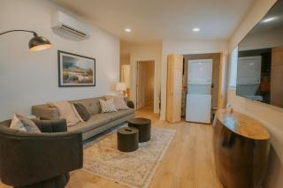 Sage Suite at ArnoTriplex! Hot Tub and Pet Friendly! - Albuquerque - 3
