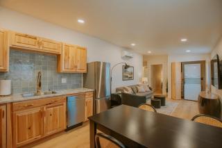 Sage Suite at ArnoTriplex! Hot Tub and Pet Friendly! - Albuquerque - 4
