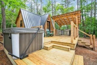 A Serene A-Frame Cabin with Hot Tub - Oxford - 3