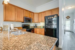 4 Mi to Ocean Modern Townhome in Wilmington! - Wilmington - 3
