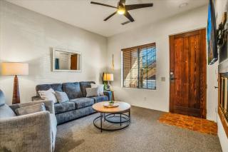 Refreshed 1BR Villa- Steps to Old Town La Quinta - 3