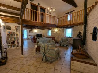 Grand Gîte Familial avec Piscine Chauffée, Wi-Fi et Animaux Bienvenus - FR-1-653-272 - Angeduc - 2