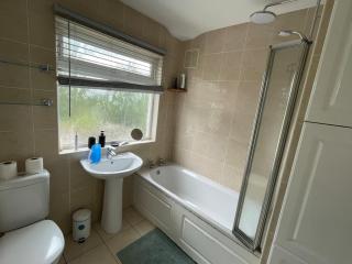 Beautiful 2 Bedroom house with big Garden & Parking fast wifi, and king size bed - Birmingham - 5