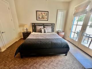 Gorgeous Ground Floor Villa Near Main Pool - 2