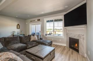 Watch Cargo ships, Hot Tub, Rec room, near beach - Hammond - 9