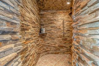 Modern Lakefront Cabin - Hot Tub - Stunning Views - Old Town - 4