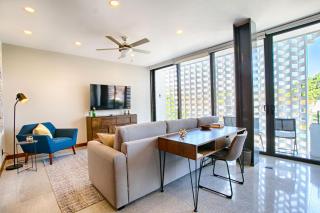 Chic, Spacious Condo, Great Walkability, Pool, Gym, Rooftop Views - 1