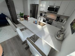 Modern Miami Oasis - BBQ Access - Miami - 9