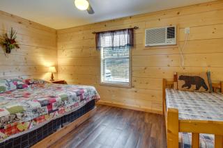 Walk to White River Mountain View Family Cabin! - Mountain View - 1