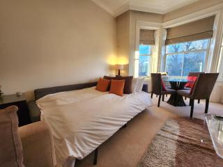 Elegant 2BR Apartment Steps from Tube - Londra - 8