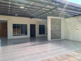 Casa moderna cerca de la playa - Encarnación - 2