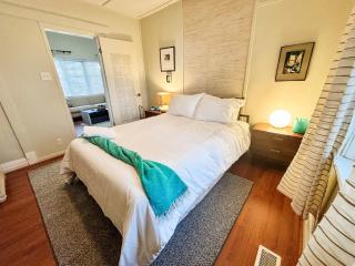 The Hideaway House - Private Peaceful Cozy - 4